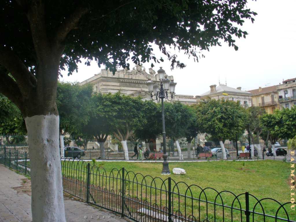 ORAN au fond le palais de justice.JPG